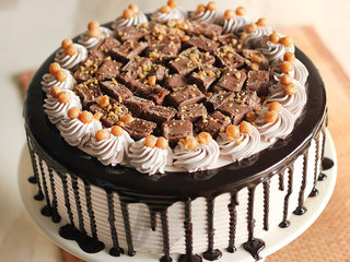 Zoomed View of Caramel Crunch Cream Cake-Five Star Cake