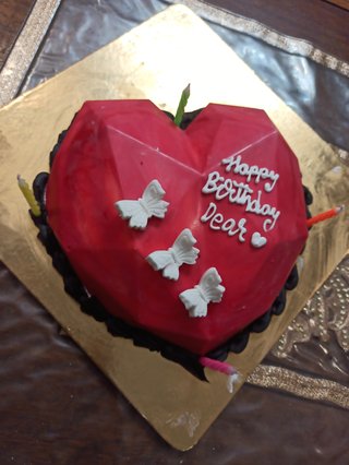 Pinata Red Velvet Love Cake In Box