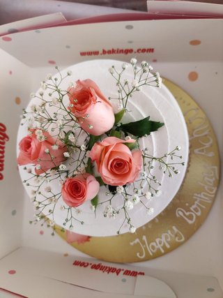 Round Pink Roses Vanilla Cake