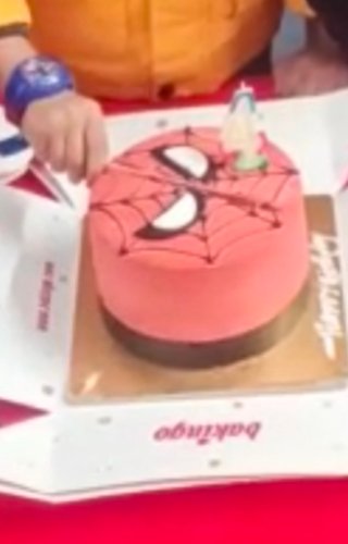 Smacking Cream Spiderman Cake