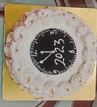 White O Clock New Year Vanilla Cake