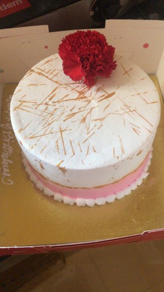 Vanilla Strawberry Delicious Cake