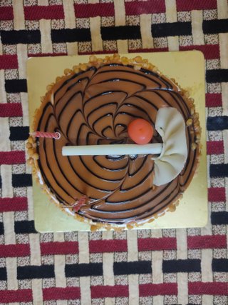Round Shape Butterscotch Cake 