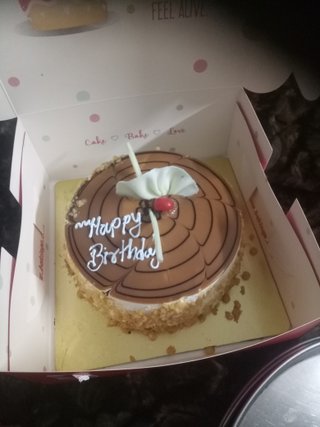 Round Shape Butterscotch Cake 