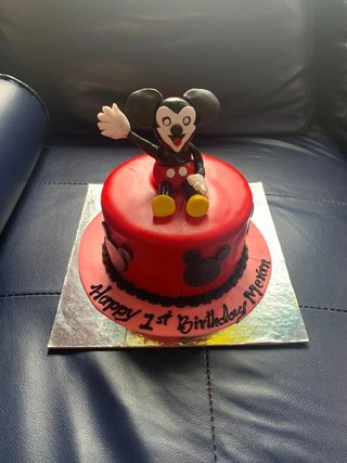 Round Shaped Mickey Mouse Fondant Cake