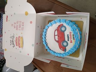 Red Car Round Cream Cake