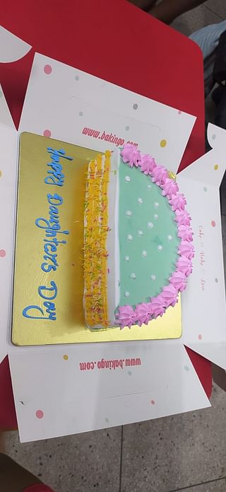 Sparkly Pinky Blues Half Pineapple Cake