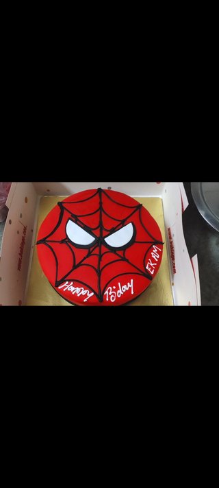 Smacking Fondant Spiderman Cake