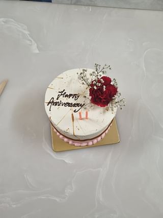 Vanilla Strawberry Cake