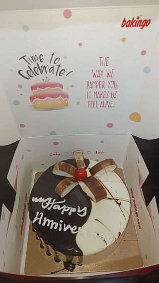 Chocolate Vanilla Half N Half Cake