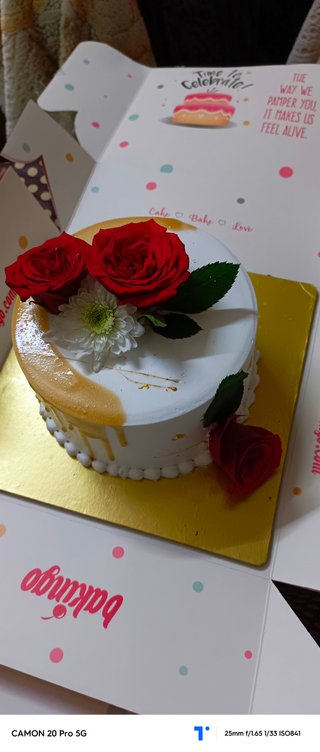 Flowers Topped Vanilla Cake