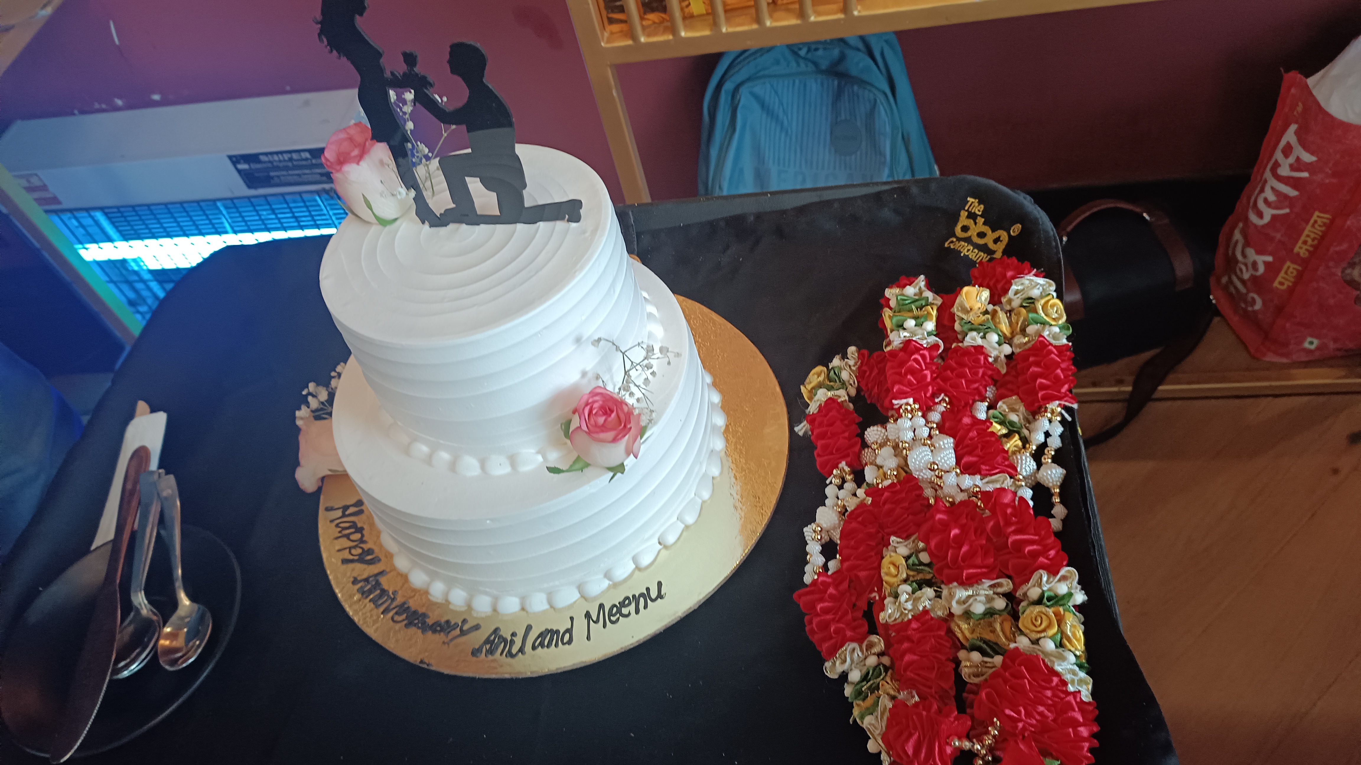 Beautiful Rose Wedding Cake with Figurines 2 Kg and Card