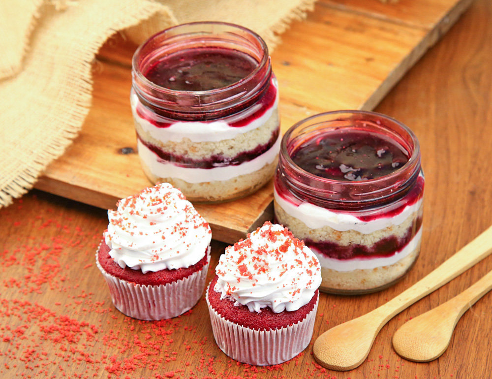 Red Velvet Cupcakes N Blueberry Jar Cakes