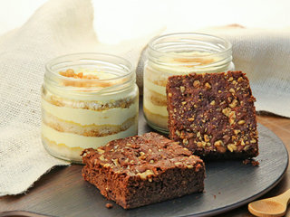 Walnut Brownies N Butterscotch Jar Cakes