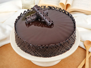 Chocolaty Creamy Round Cake