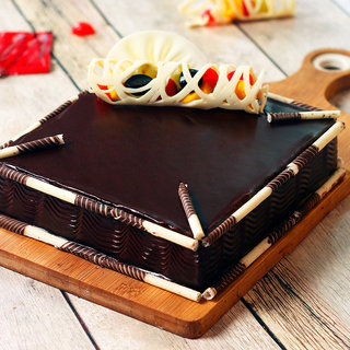 Couverture Chocolate Square Cake in Noida