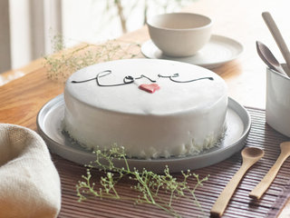 White Forest Glaze Cake