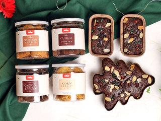 Christmas Cakes and Cookies Gift Hamper
