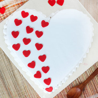 Top View of Vanilla Inspiration - Heart Shaped Vanilla Cake in Noida