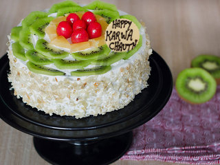Karwa Chauth Kiwi Cake