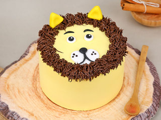 Round Luscious Lion Theme Cake
