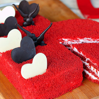 Zoom View of Hearty Velvet Love Cake in Ghaziabad