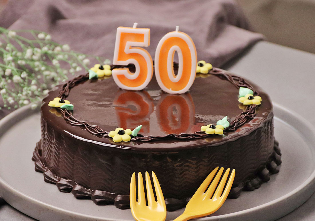 Round Chocolate Cake For Fiftieth Bday Anniversary