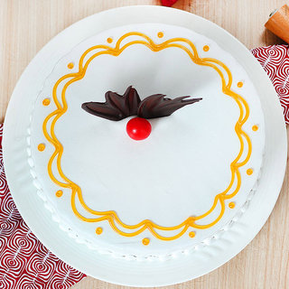 Top View of Lovably Round Shaped Vanilla Cake in Noida