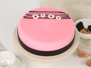 Round Strawberry Cream Cake
