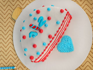 Semi Round Red Velvet Half Cake 