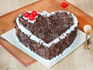 Heart Shaped Black Forest Cake with Choco Flakes Toppings Heart Shaped Black Forest Cake with Choco Flakes Toppings