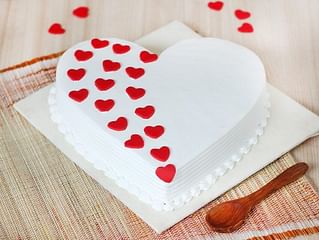 Heart Shaped Vanilla Cake for Lovers Heart Shaped Vanilla Cake for Lovers
