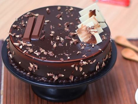 Buy Kitkat Chocolate Cake Kitkat And Gems Cake