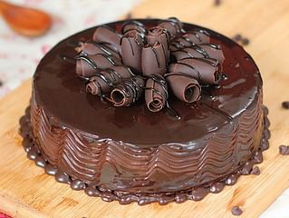 Chocolate Cake with Swirling Design Chocolate Cake with Swirling Design