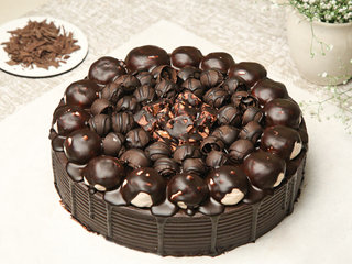 Snicker Chocolate Cake