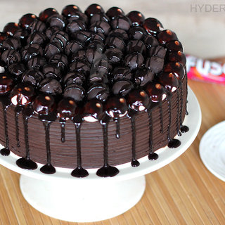 Buy Snicker Chocolate Cake in Hyderabad
