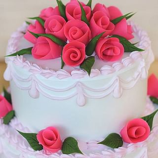 Zoomed View of 3 Tier Vanilla Party Cake