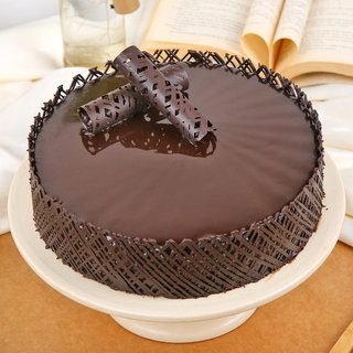 Chocolaty Creamy Round Cake