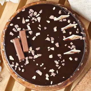 Top View of Choco Crunch KitKat Cake