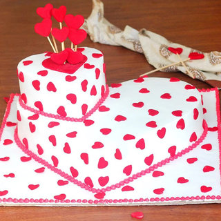 Heart shaped fondant cake