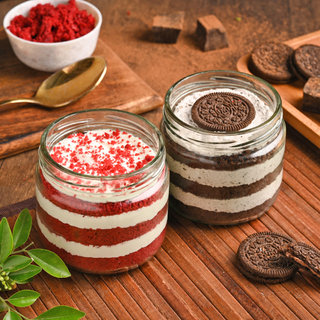 Red-Velvet Oreo Chocolate Jar Cake