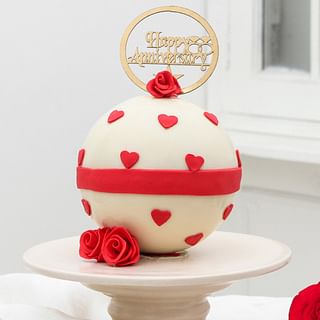 Open View of Pinata Pineapple Cake for Anniversary