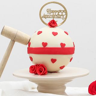 Open View of Pinata Pineapple Cake for Anniversary