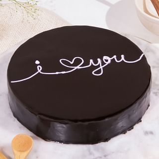 Round Chocolate Truffle Glaze Cake