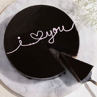 Top view of Round Chocolate Truffle Glaze Cake