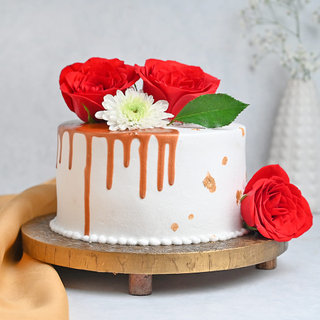 Round Drooling Vanilla Rose Cake