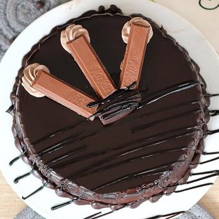Top View of Chocolate Truffle Kitkat cake