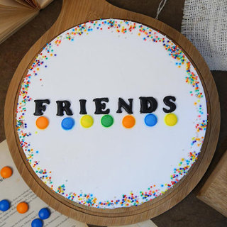 Round-Shaped Vanilla Friends Cake