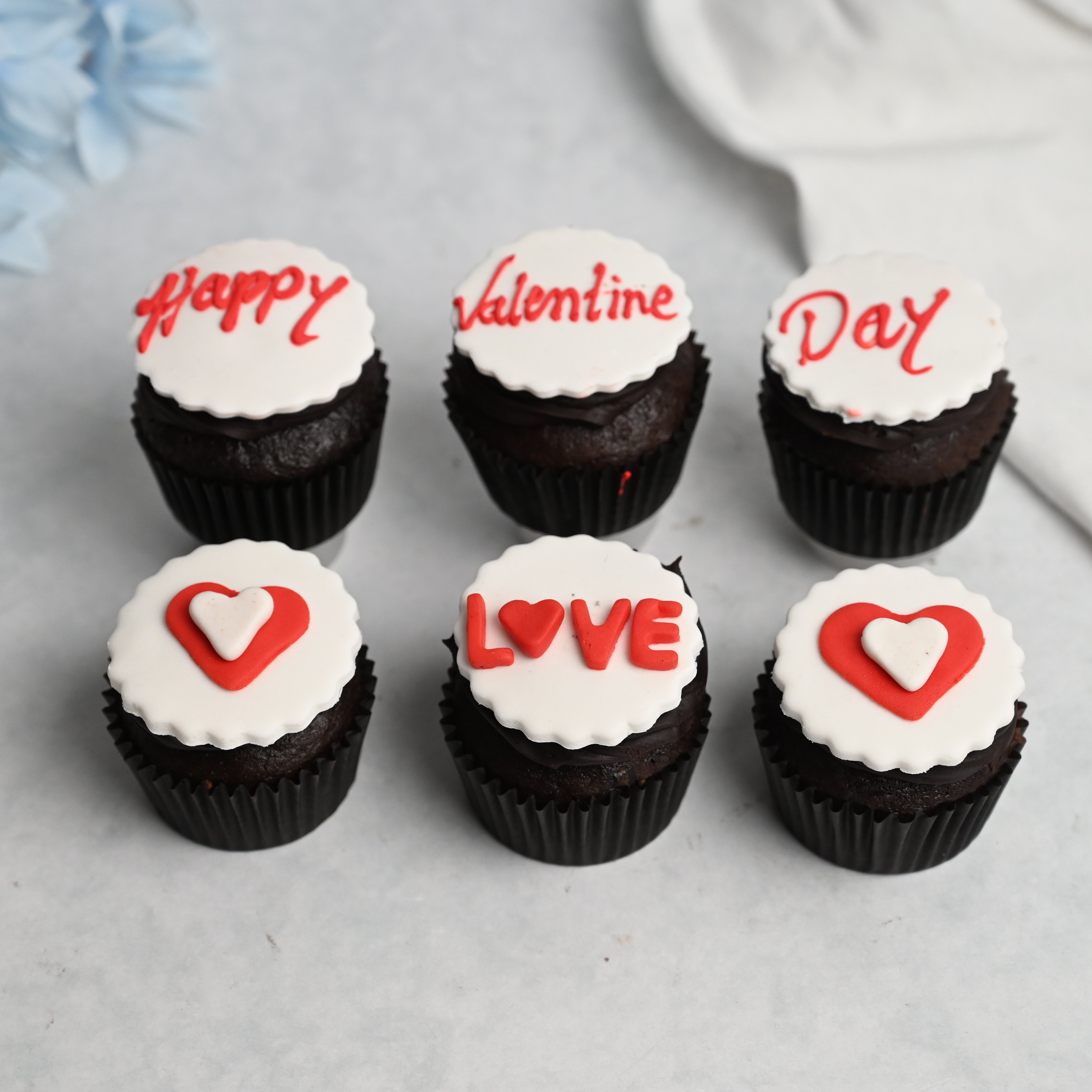 Beenmerg als Verdwijnen Buy Set of Six Valentine Love Filled Chocolate Cupcakes-Valentine Choco  Cupcakes