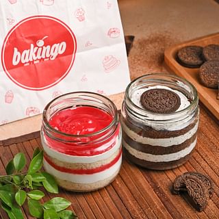 Strawberry Oreo Chocolate Jar Cake